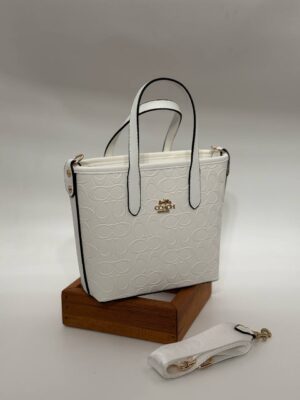 Coach Gofraj orta boy kova beyaz çanta