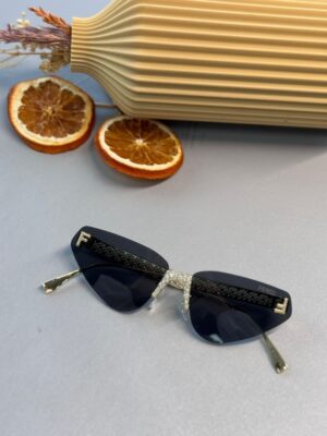 Fendi Üçgen Tasarım Daimond Güneş Gözlüğü - Siyah