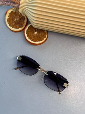 Mıu Mıu Kare Kesik Cam Detaylı Güneş Gözlüğü - Lacivert Degrade