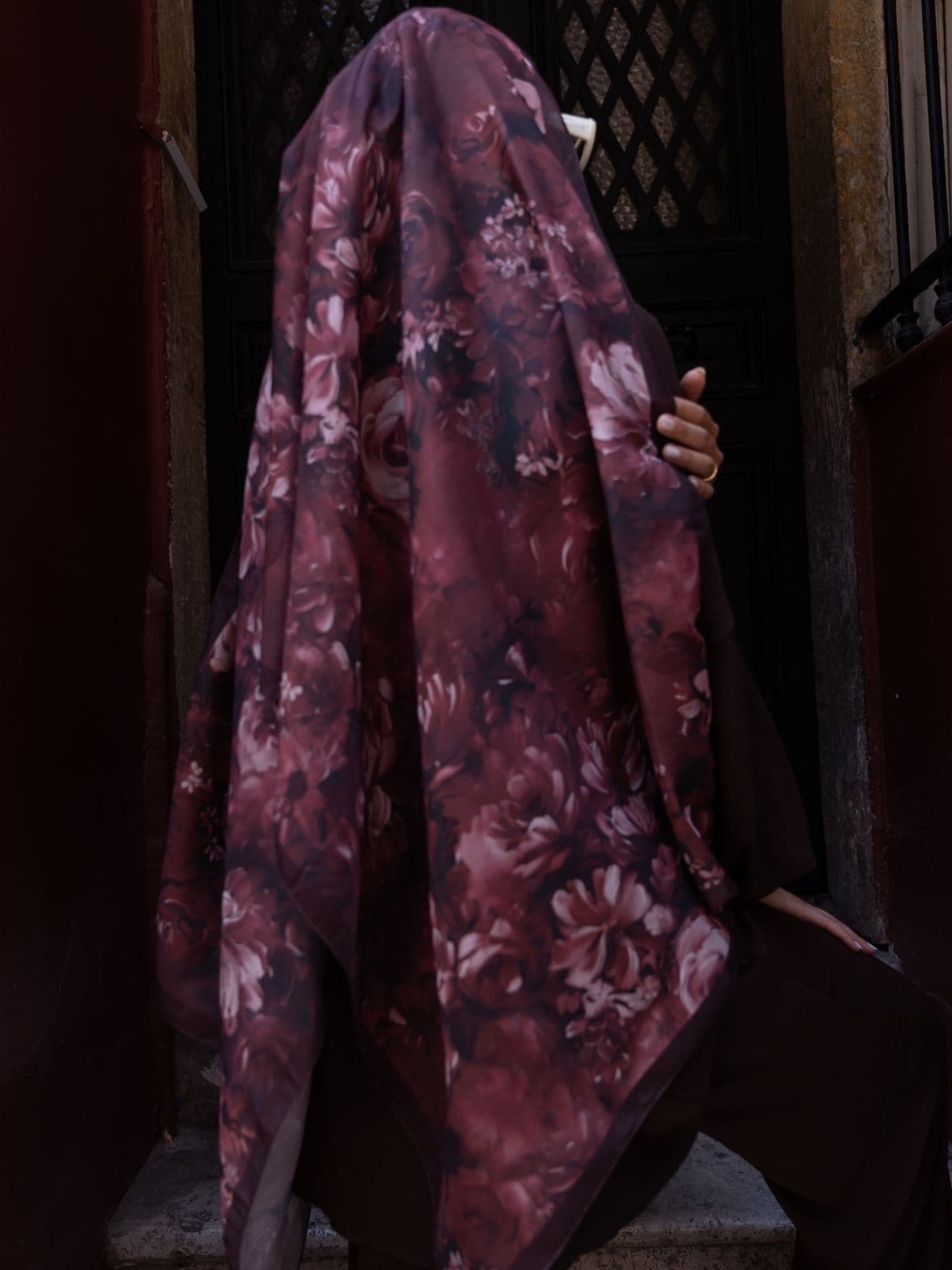 Kırmızı Sole Silken Desen Şal - Görsel 4