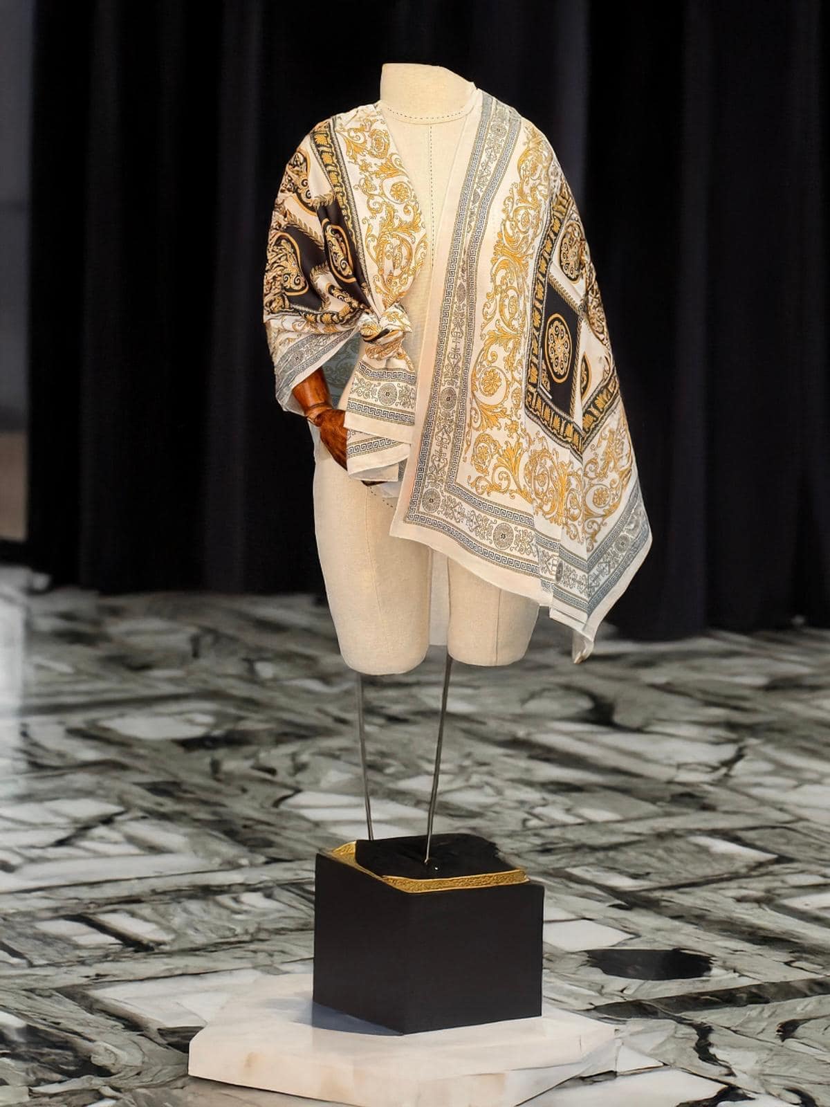 Beyaz Versace Desen Pamuk Soft Şal