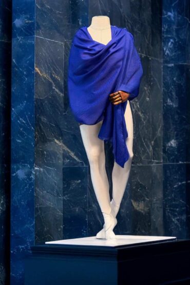 Saks Nokta Desen Jakar Şal