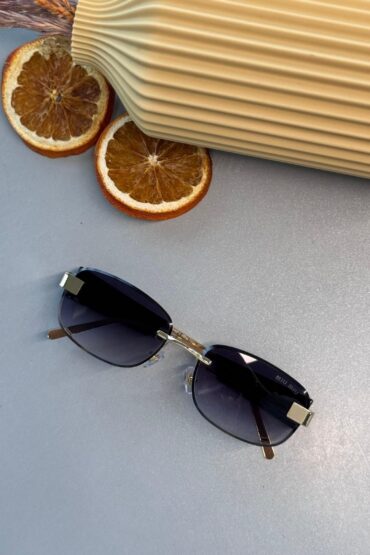 Mıu Mıu Kare Kesik Cam Detaylı Güneş Gözlüğü - Lacivert Degrade